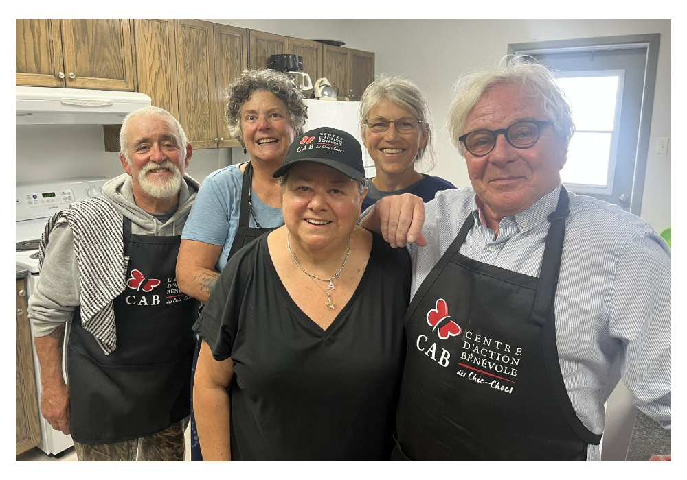 Nouvelle &eacute;quipe en feu du secteur de Mont-Louis pour la popote roulante.